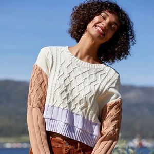 Kendall and Kylie Cable Knit Cropped Sweater size M